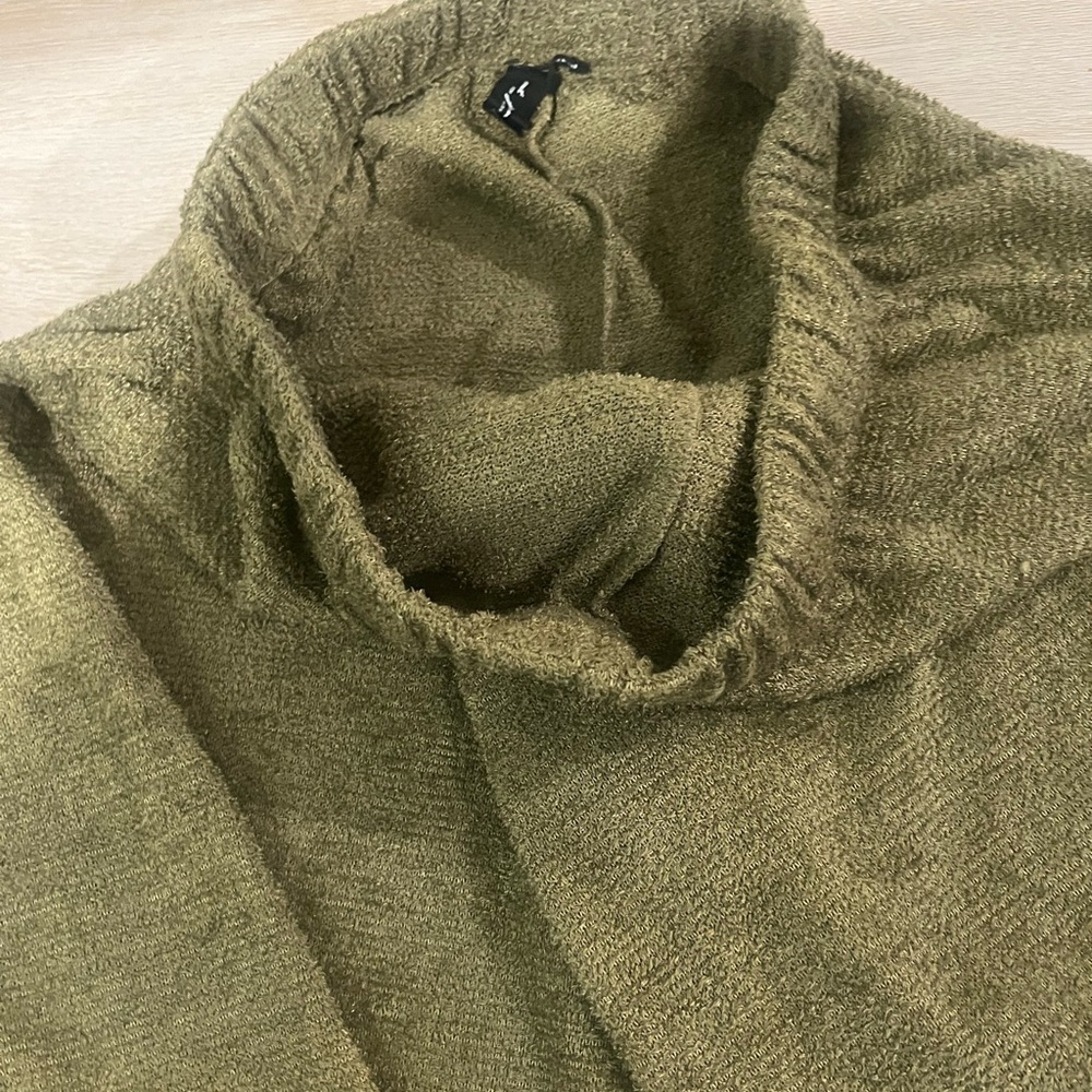 Out From Under size small - Picture 4 of 4